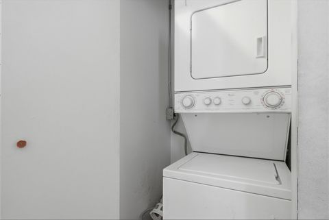 Tiny photo for 550 W Surf Street #319, Chicago, IL 60657 (MLS # 12610329)