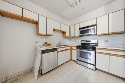 Tiny photo for 550 W Surf Street #319, Chicago, IL 60657 (MLS # 12610329)
