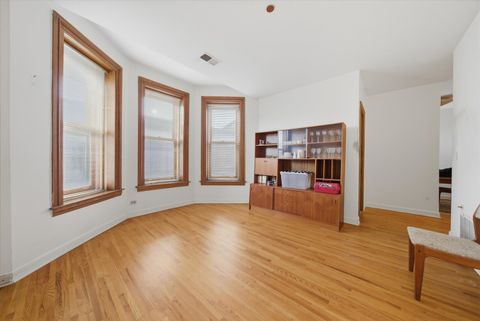 Tiny photo for 550 W Surf Street #319, Chicago, IL 60657 (MLS # 12610329)