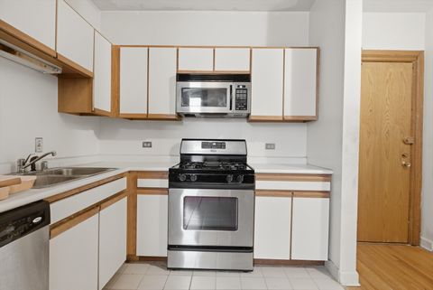 Tiny photo for 550 W Surf Street #319, Chicago, IL 60657 (MLS # 12610329)