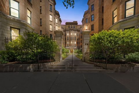 Tiny photo for 550 W Surf Street #319, Chicago, IL 60657 (MLS # 12610329)