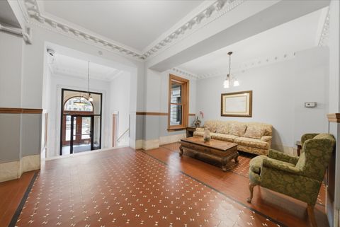 Tiny photo for 550 W Surf Street #319, Chicago, IL 60657 (MLS # 12610329)