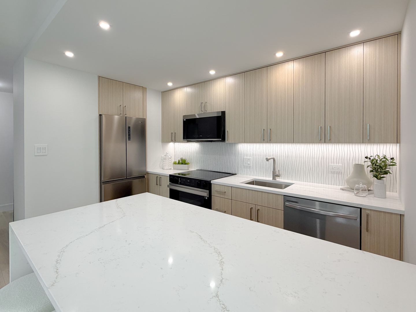 336 W Wellington Avenue 405