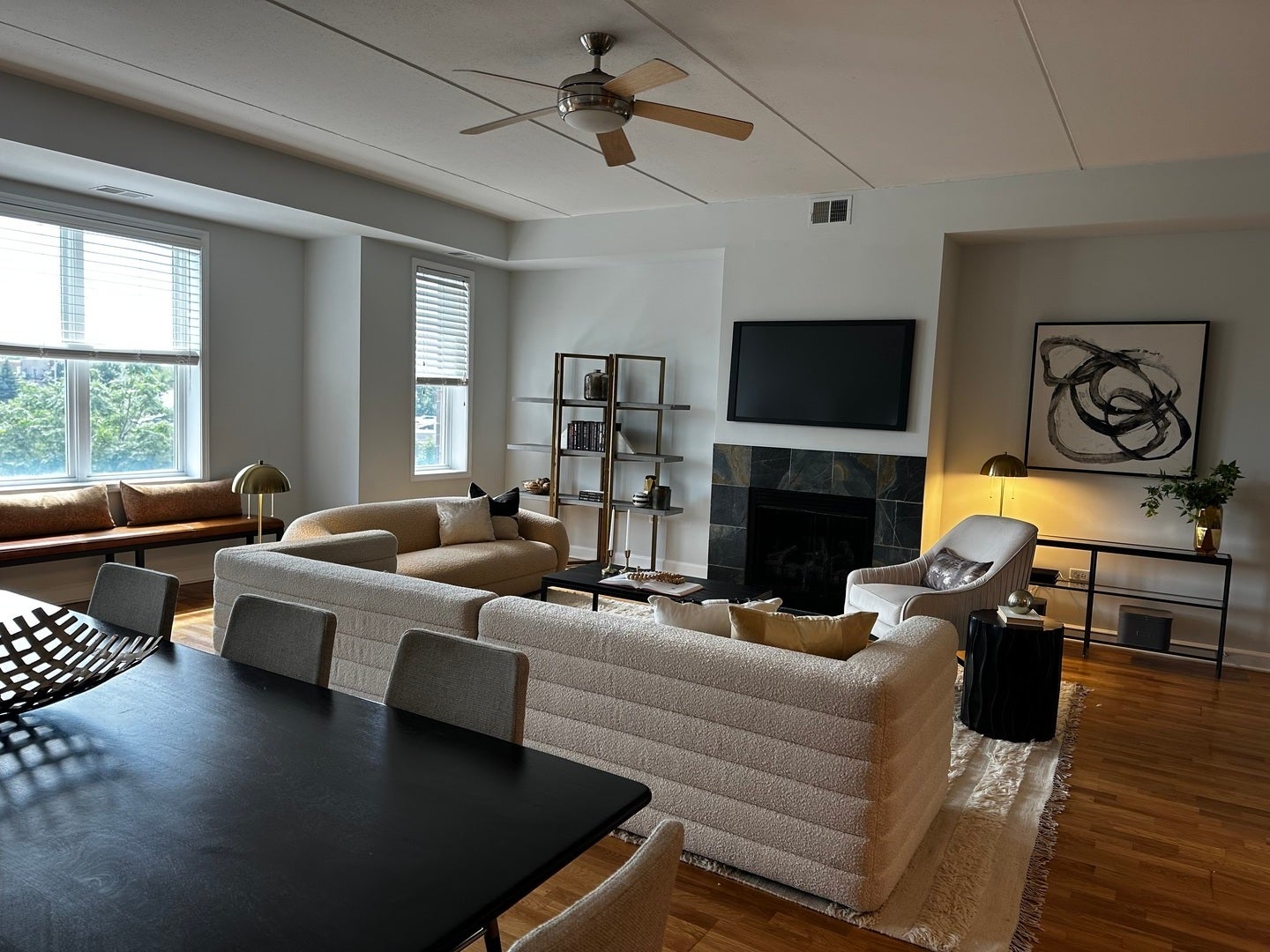 2618 W Diversey Avenue 402