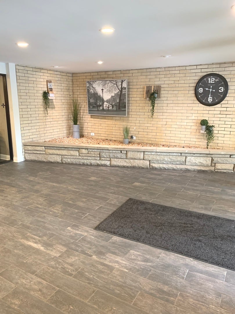 7211 WOLF Road 412A