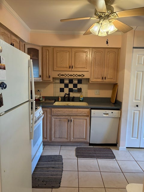 Tiny photo for 7211 WOLF Road #412A, Indian Head Park, IL 60525 (MLS # 12723155)