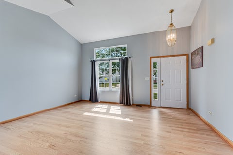 Tiny photo for 656 Kingsbrooke Crossing, Bolingbrook, IL 60440 (MLS # 12754470)