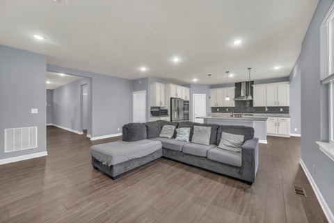 Tiny photo for 5 Nelson Lane, Hawthorn Woods, IL 60047 (MLS # 12675294)
