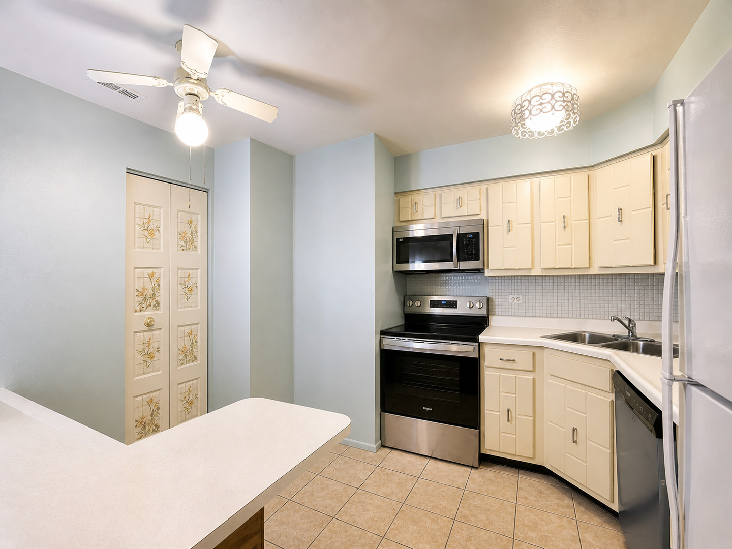 9395 LANDINGS Lane 602