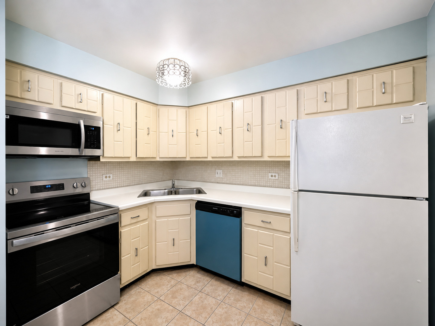 9395 LANDINGS Lane 602