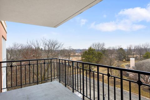 Tiny photo for 3100 Lexington Lane #312, Glenview, IL 60026 (MLS # 12572077)