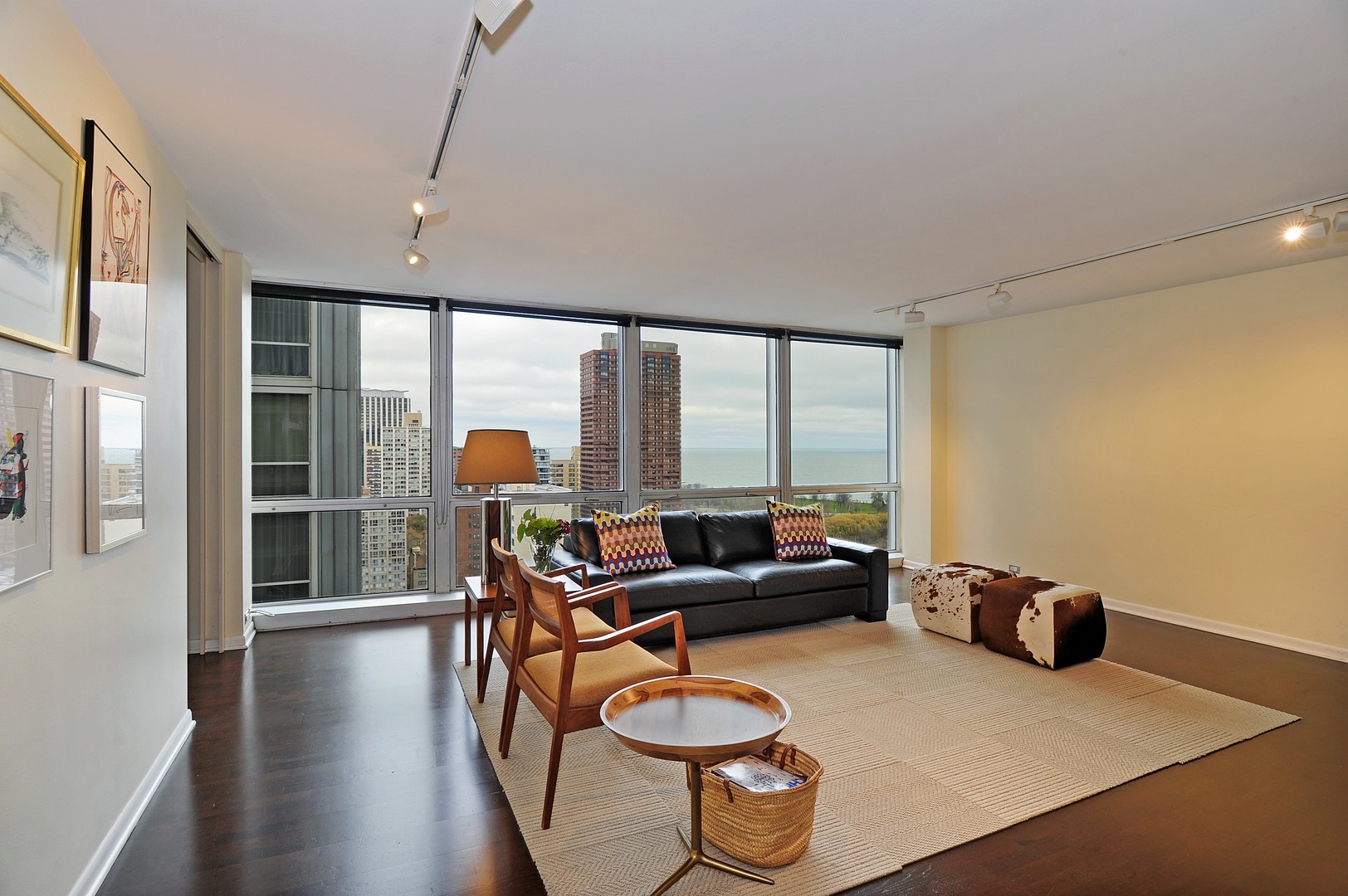 330 W DIVERSEY Parkway 2202