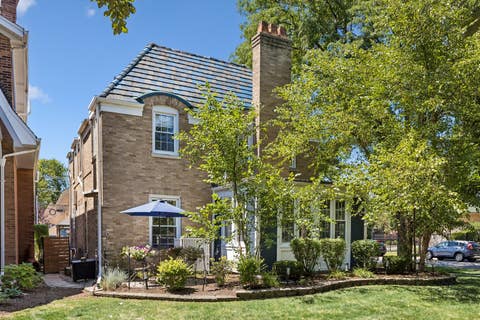 Tiny photo for 1049 N Elmwood Avenue, Oak Park, IL 60302 (MLS # 12705605)