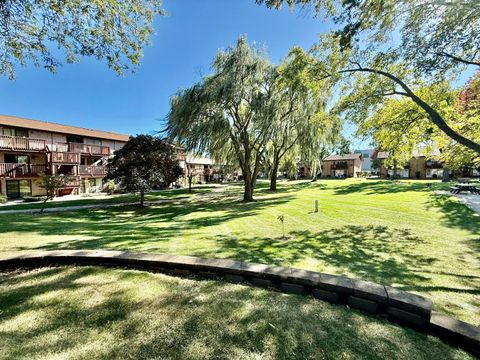 Tiny photo for 2209 Arbor Circle #6, Downers Grove, IL 60515 (MLS # 12490885)