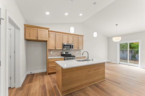 Tiny photo for 2015 Cureton Drive #B, Urbana, IL 61801 (MLS # 12480719)