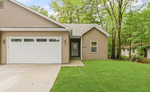 Photo of 2015 Cureton Drive #B, Urbana, IL 61801 (MLS # 12480719) Photo of 2015 Cureton Drive #B, Urbana, IL 61801 (MLS # 12480719)