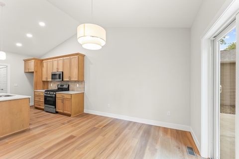 Tiny photo for 2015 Cureton Drive #B, Urbana, IL 61801 (MLS # 12480719)