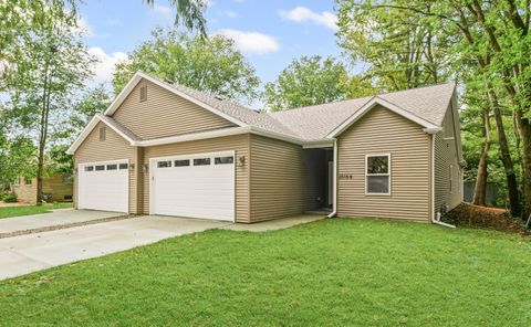 Tiny photo for 2015 Cureton Drive #B, Urbana, IL 61801 (MLS # 12480719)
