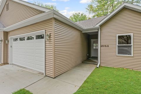 Tiny photo for 2015 Cureton Drive #B, Urbana, IL 61801 (MLS # 12480719)