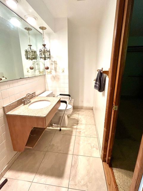 Tiny photo for 333 Charing Cross Road, Elk Grove Village, IL 60007 (MLS # 12511136)