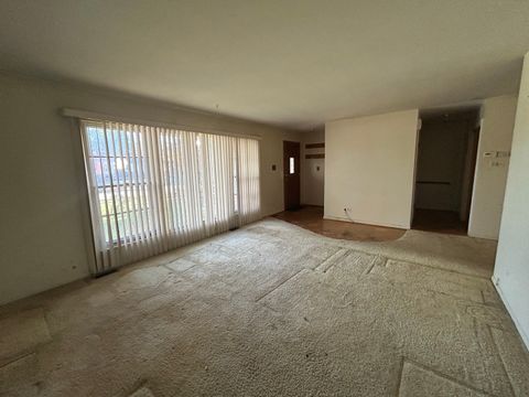 Tiny photo for 333 Charing Cross Road, Elk Grove Village, IL 60007 (MLS # 12511136)