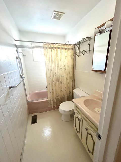 Tiny photo for 333 Charing Cross Road, Elk Grove Village, IL 60007 (MLS # 12511136)