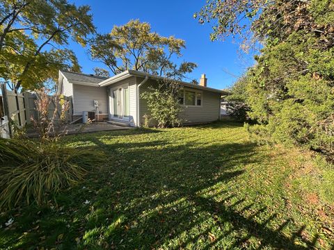 Tiny photo for 333 Charing Cross Road, Elk Grove Village, IL 60007 (MLS # 12511136)