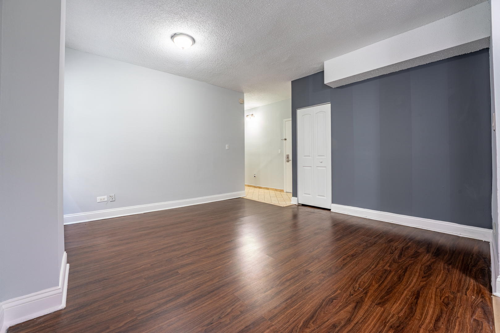 4520 N Clarendon Avenue 204