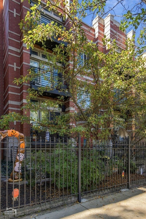 Tiny photo for 4226 N Ashland Avenue #4A, Chicago, IL 60613 (MLS # 12795744)
