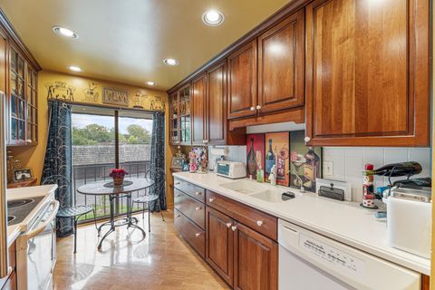 Tiny photo for 1721 Northfield Square #C, Northfield, IL 60093 (MLS # 12530285)