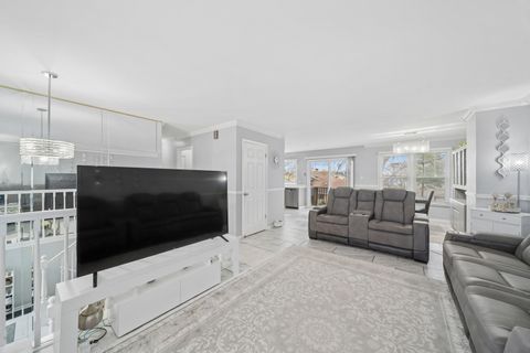 Tiny photo for 2421 Royal Drive #1, Lombard, IL 60148 (MLS # 12577275)