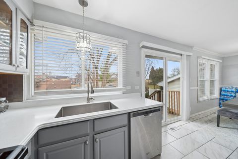 Tiny photo for 2421 Royal Drive #1, Lombard, IL 60148 (MLS # 12577275)