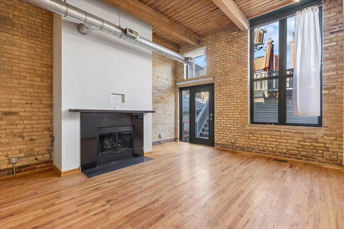 1140 W Cornelia Avenue C