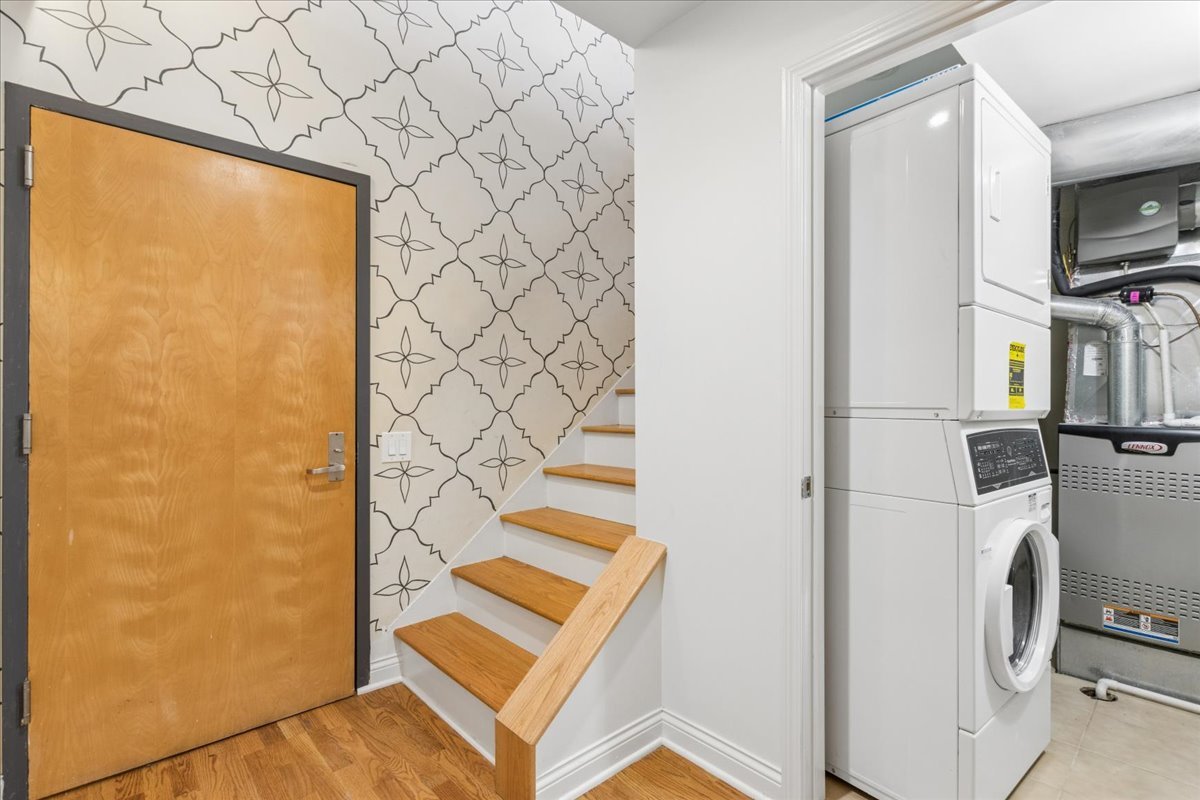 1140 W Cornelia Avenue C