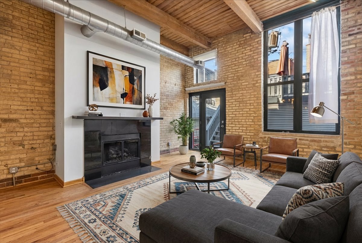 1140 W Cornelia Avenue C