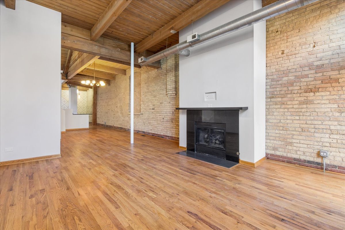 1140 W Cornelia Avenue C