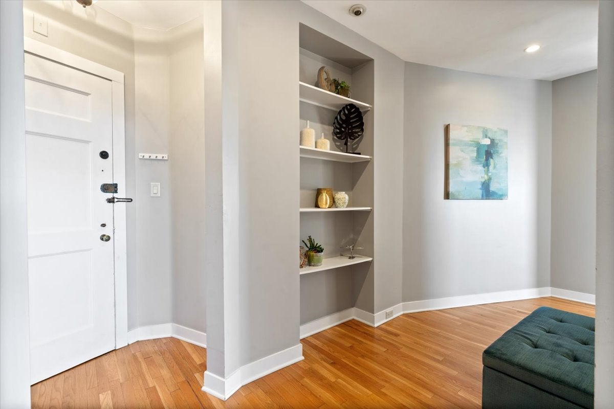 2000 N Lincoln Park West 1214