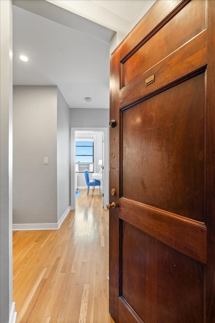 2000 N Lincoln Park West 1214