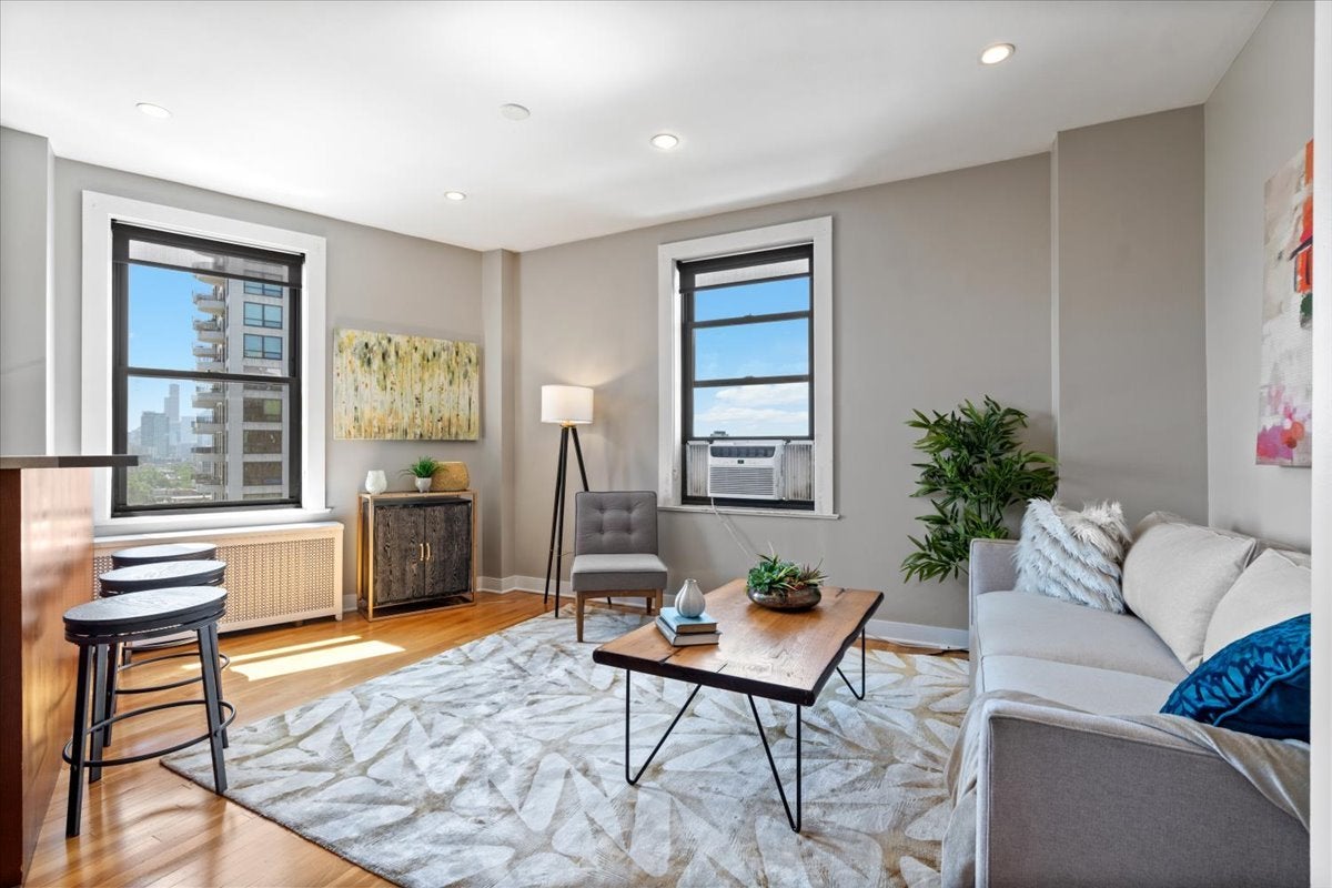 2000 N Lincoln Park West 1214