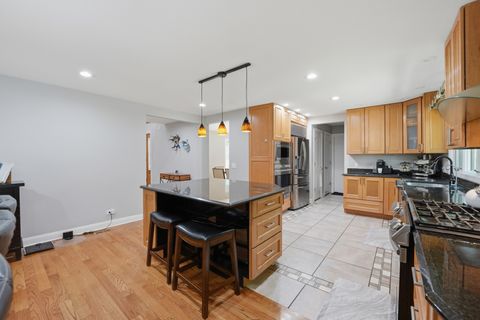 Tiny photo for 26792 W LAKEVIEW Drive S, Lake Barrington, IL 60084 (MLS # 12693521)
