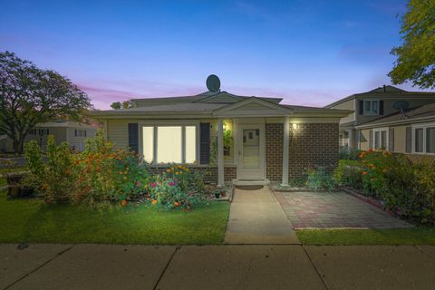 Tiny photo for 1182 Cove Drive #152A, Prospect Heights, IL 60070 (MLS # 12490026)