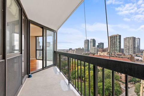 Tiny photo for 33 W Delaware Place #17H, Chicago, IL 60610 (MLS # 12606076)