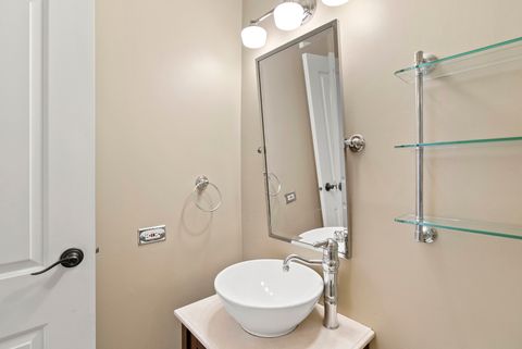 Tiny photo for 33 W Delaware Place #17H, Chicago, IL 60610 (MLS # 12606076)