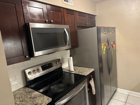Tiny photo for 6145 KNOLLWOOD Court #101, Willowbrook, IL 60527 (MLS # 12490429)