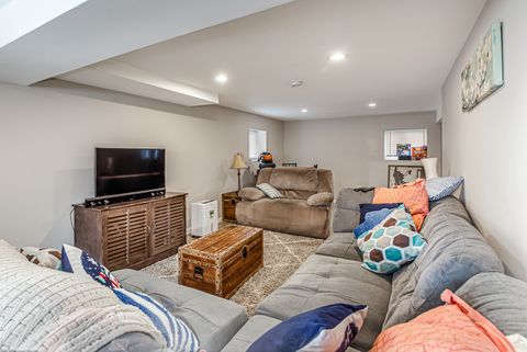 Tiny photo for 9255 Melvina Avenue, Oak Lawn, IL 60453 (MLS # 12619883)