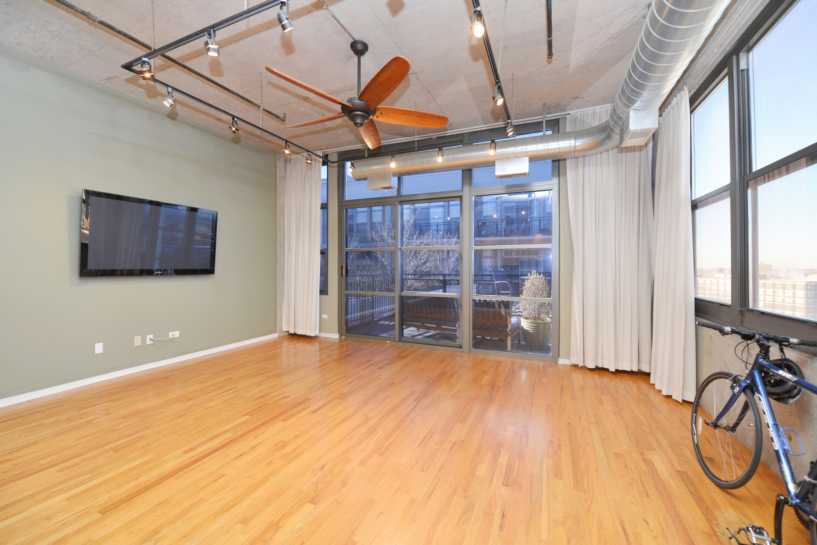 900 N KINGSBURY Street 1041
