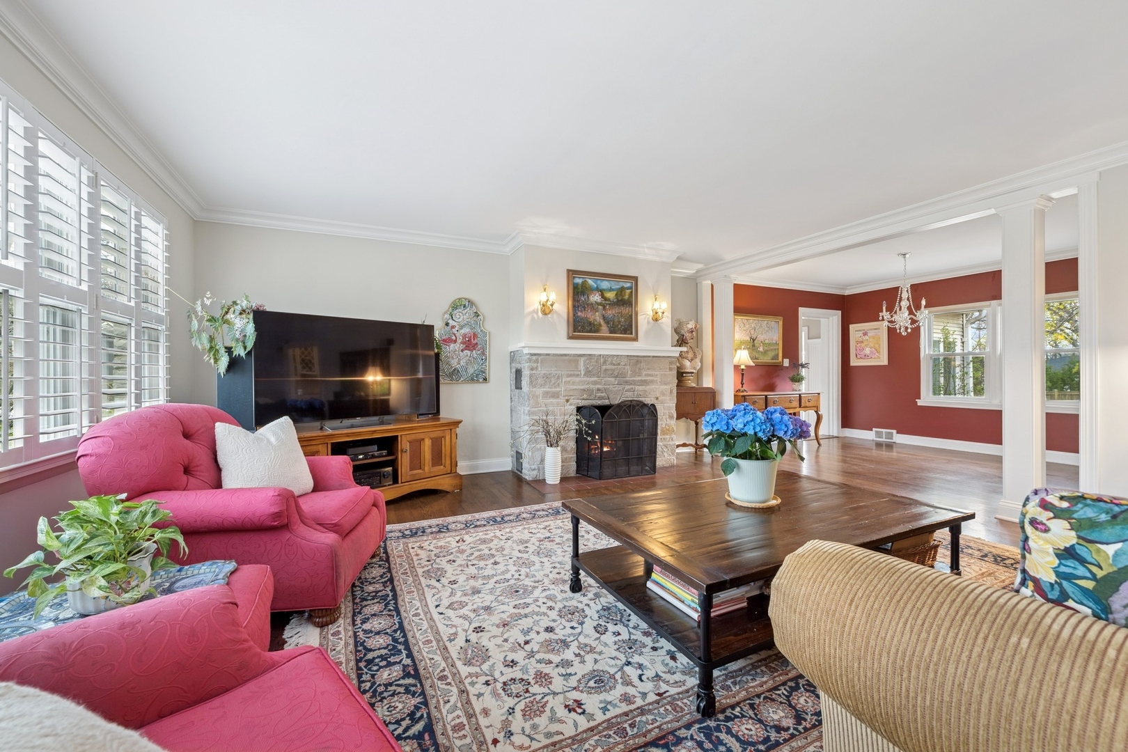 214 E Woodland Road E
