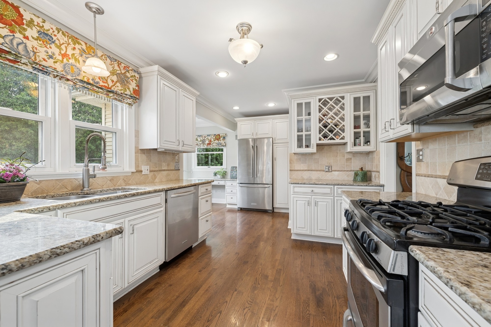 214 E Woodland Road E
