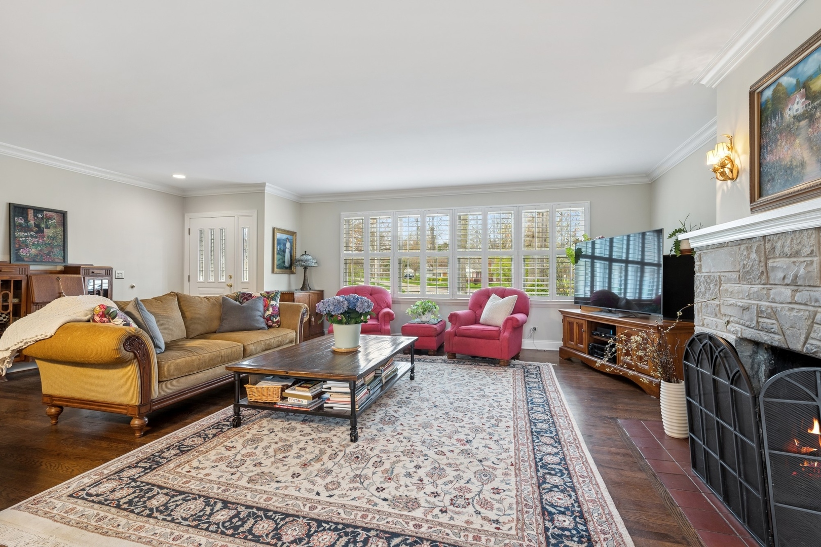 214 E Woodland Road E