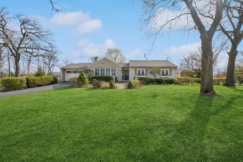 214 E Woodland Road E Lake Bluff IL 60044